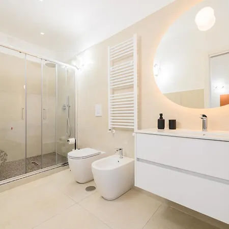 Into Mann Lejlighed *