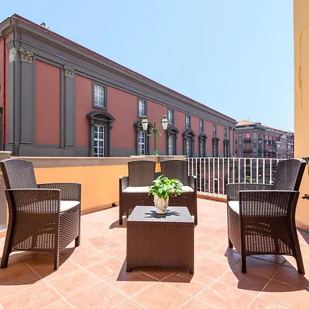 Into Mann Lejlighed Napoli